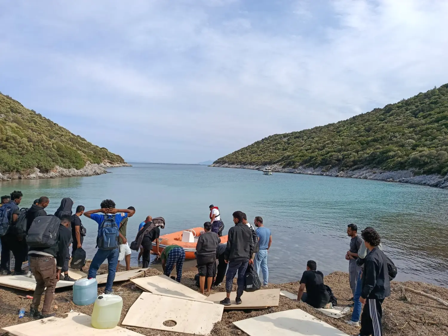 İzmir'de ortak operasyon! 22 göçmen yakalandı