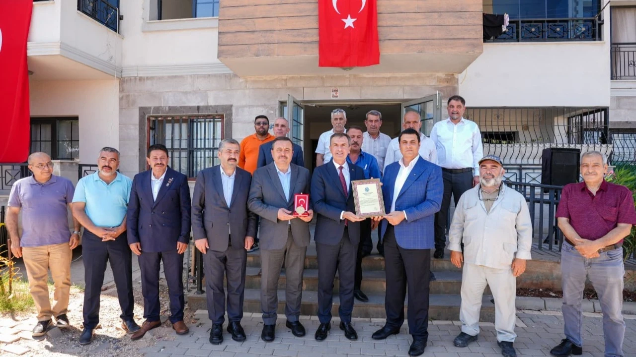 Şehitkamil Belediye Başkanı Umut Yılmaz'dan büyük vefa! Baklava geliriyle alınan ev şehit ailesine teslim edildi