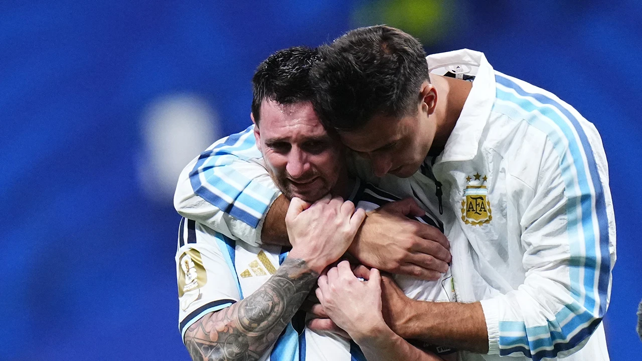 Arjantin'de gözyaşları sel oldu: Messi ve Scaloni duygusal anlar yaşadı