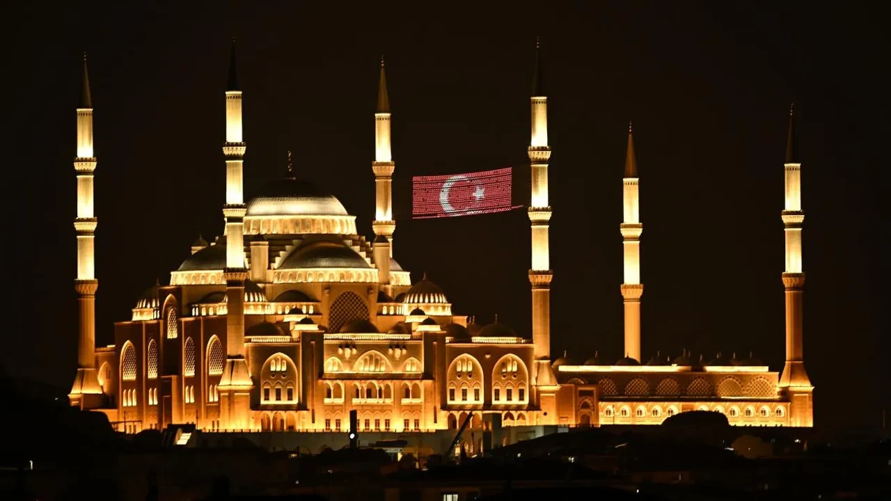 15 Temmuz'un 10. yıl dönümünde demokrasi şehitleri için 81 ilde selalar okundu