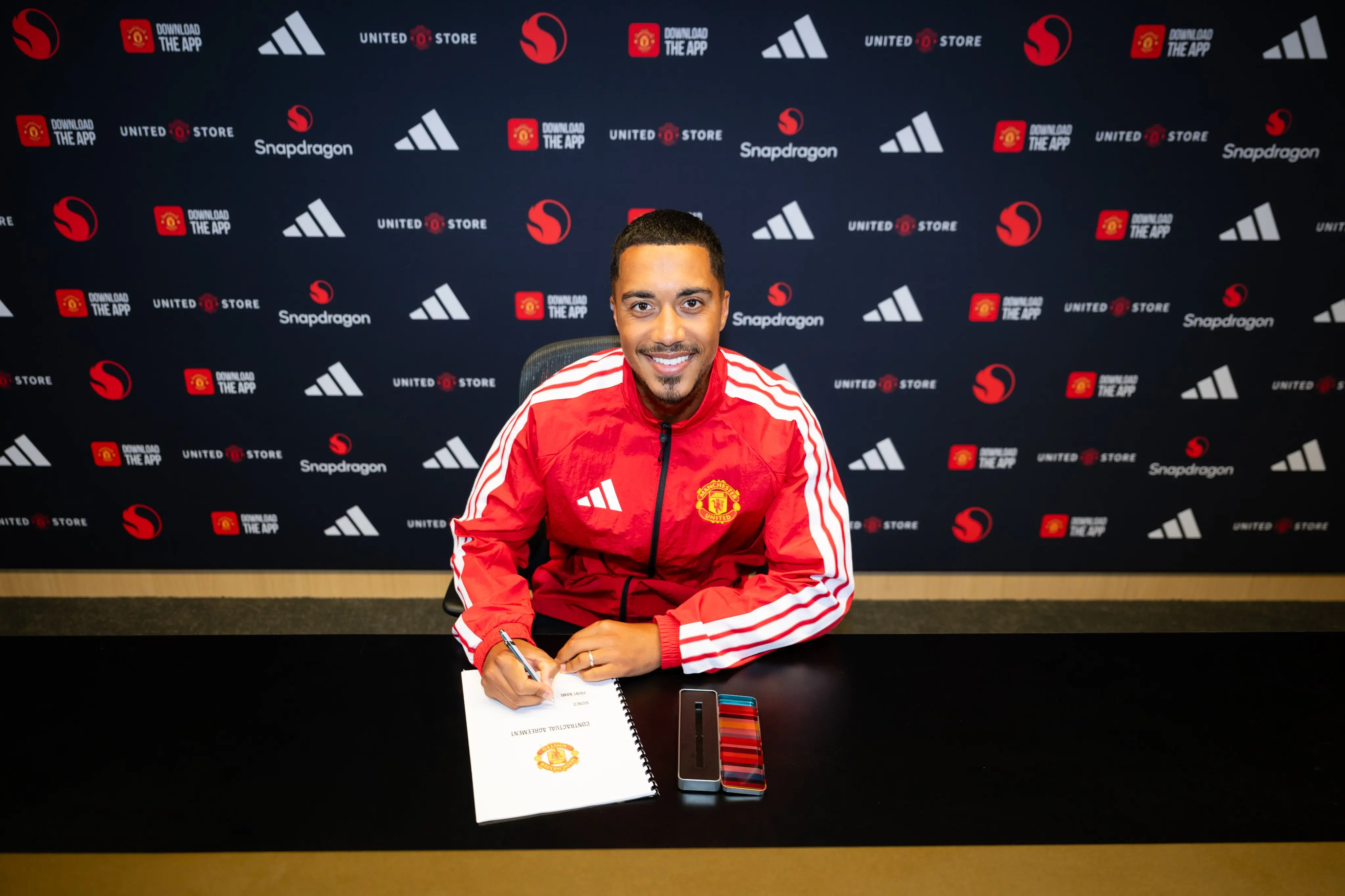 Manchester United, Youri Tielemans'ı kadrosuna kattı