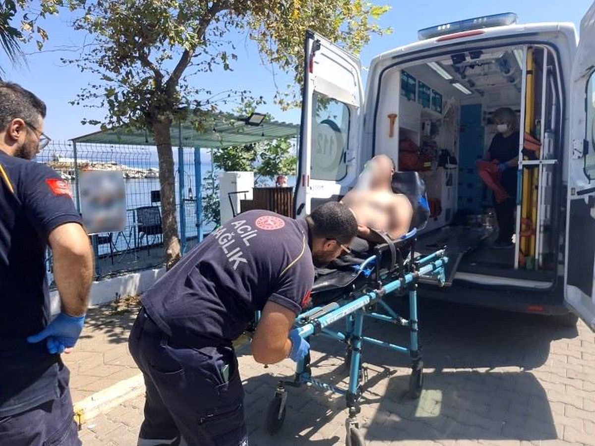 Gezi teknesinde rahatsızlanan şahsın yardımına Sahil Güvenlik yetişti