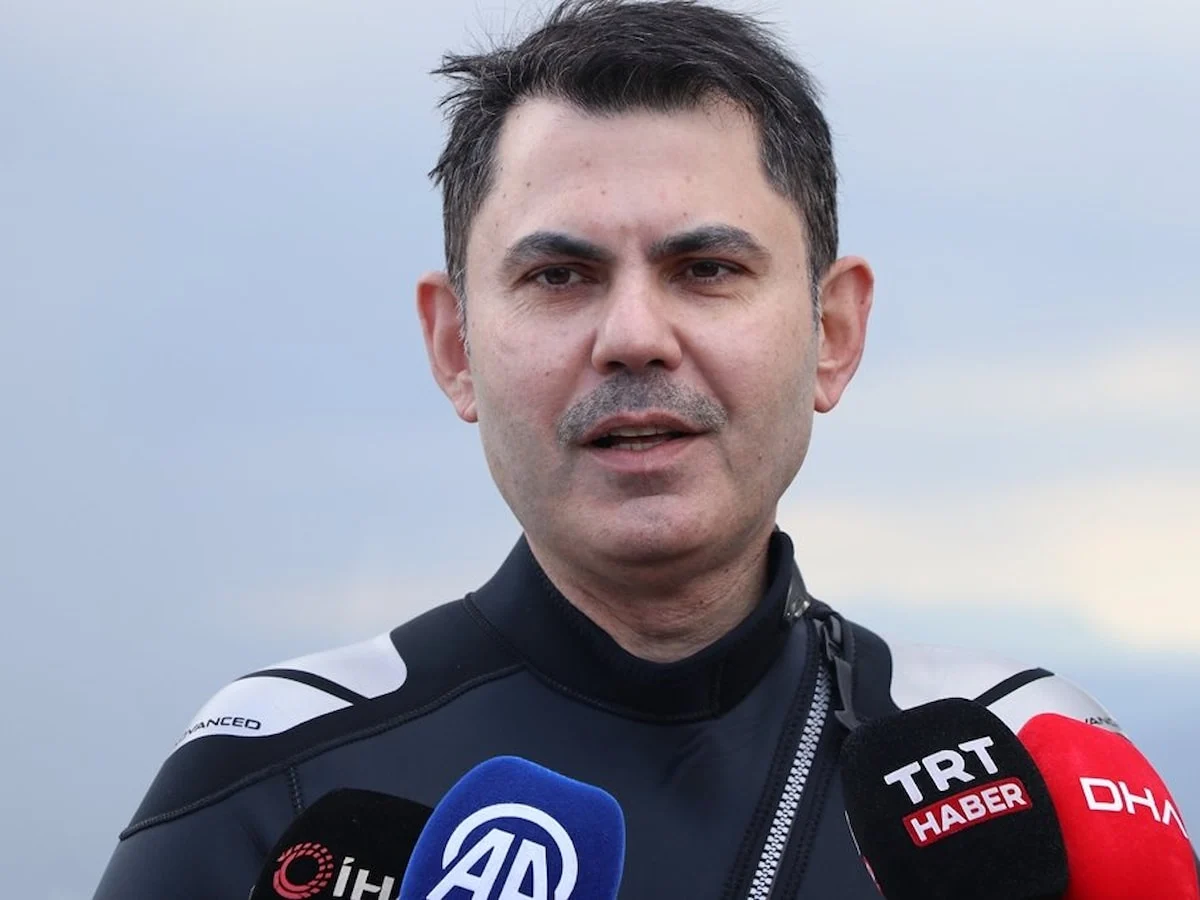 Murat Kurum, İzmit Körfezi'ndeki temizlik çalışmalarını su altı dalışıyla gözlemledi
