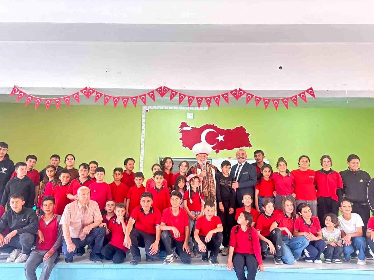 Yozgat'ta öğrenciler Nasreddin Hoca ile buluştu