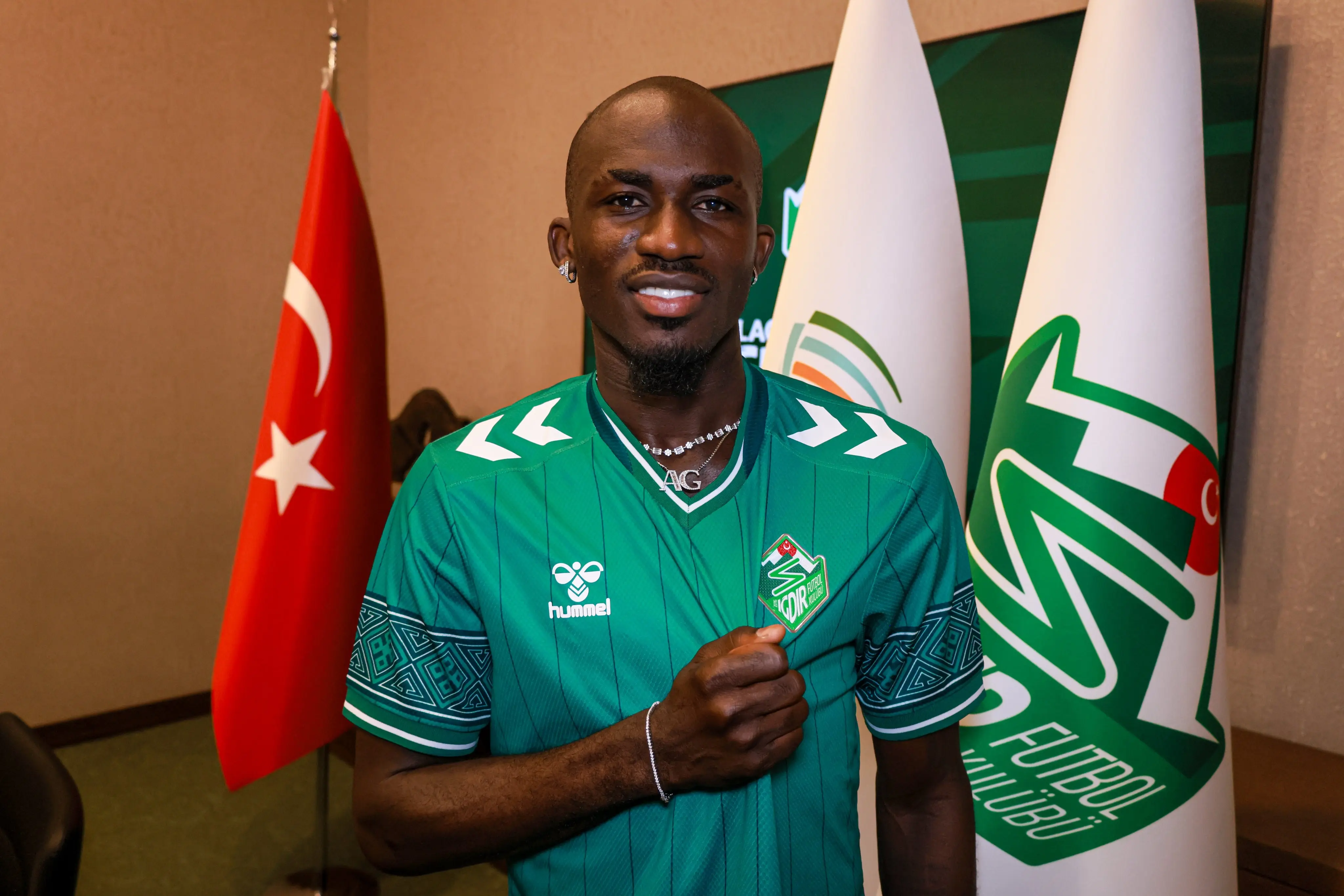 Iğdır FK, Felix Afena-Gyan'ı renklerine bağladı
