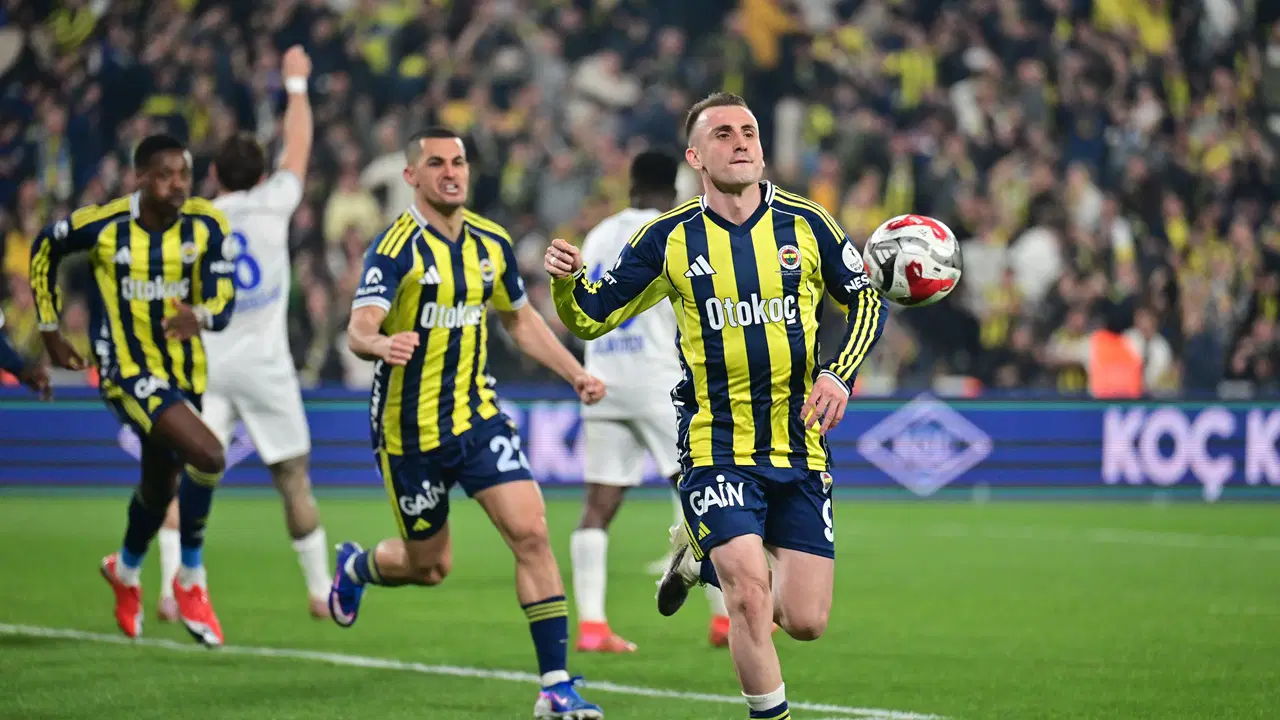 Fenerbahçeli futbolcu Kerem Aktürkoğlu baba oldu