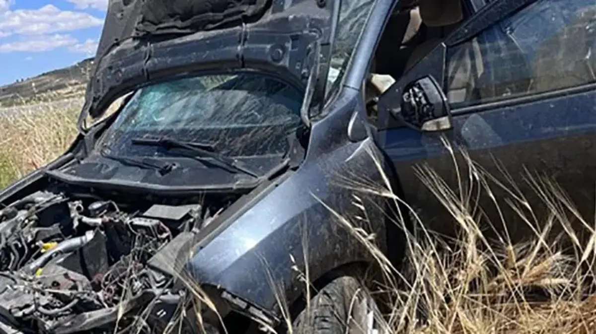 Kilis'te otomobil şarampole devrildi 2 kişi yaralandı