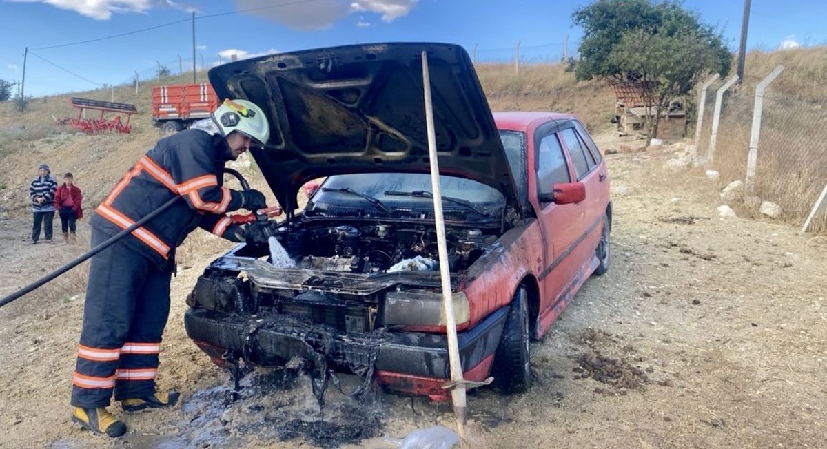Çankırı’da park halindeki otomobilde çıkan yangın söndürüldü