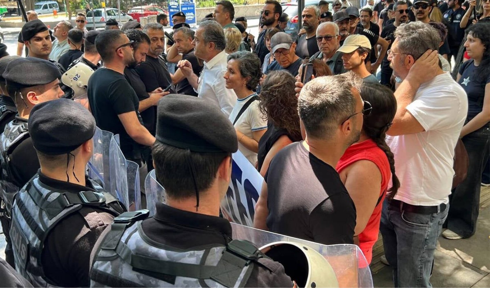 Hukukçulardan NATO zirvesi ihlal raporu: 'En az 668 gözaltı, 179 tutuklama