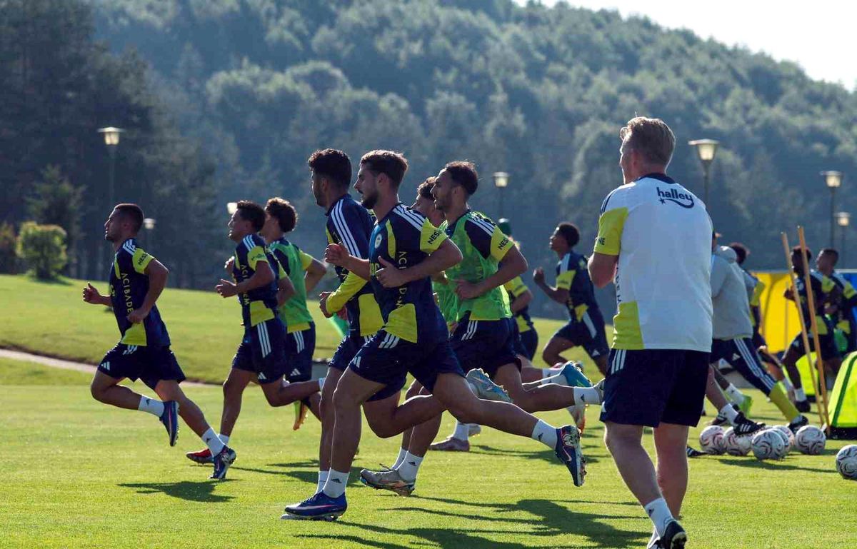 Fenerbahçe günü çift antrenmanla tamamladı