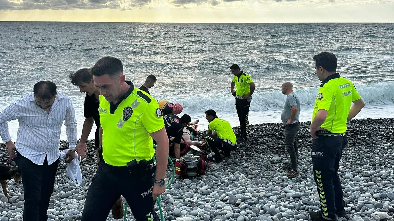 Artvin'de bir asteğmen boğulma tehlikesi geçirdi: Polislerin yardımıyla kurtarıldı