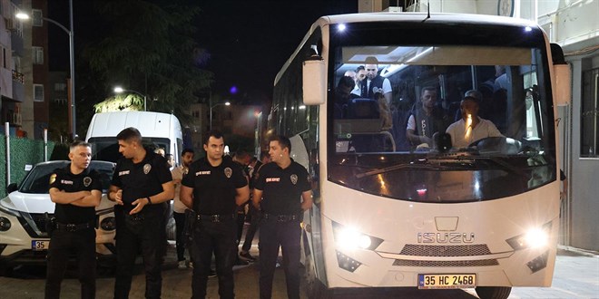 Seferihisar Belediyesine rüşvet soruşturmasında 19 şüpheli adliyede