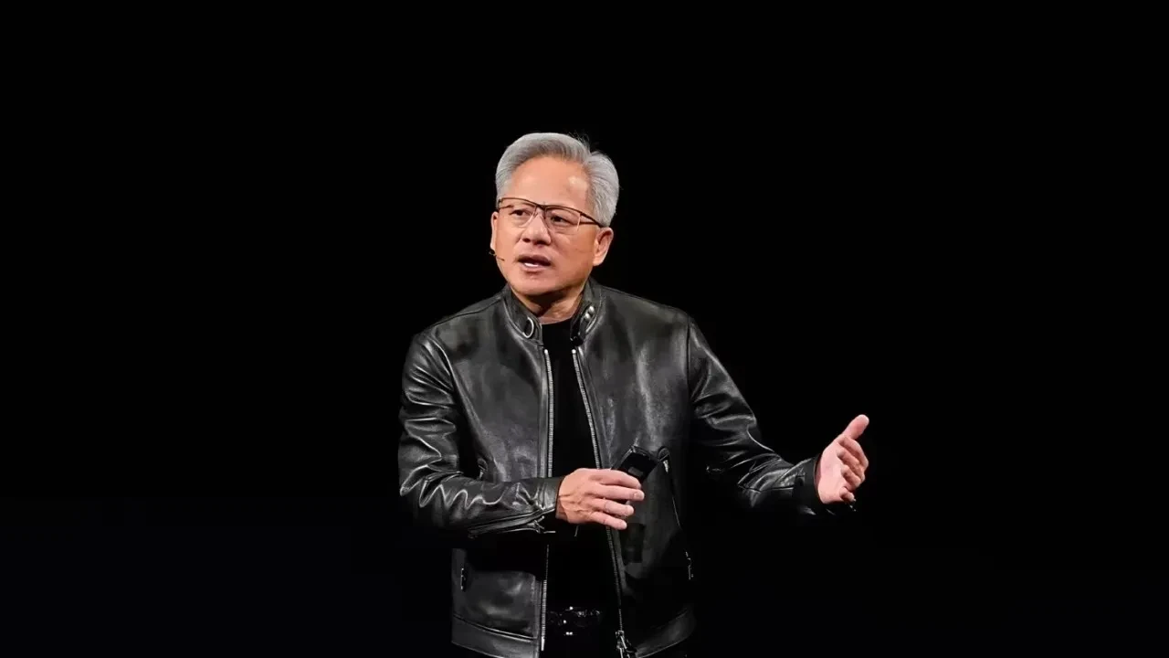 Nvidia CEO'su Jensen Huang'ın imzalı deri ceketi açık artırmada dudak uçuklatan fiyata satıldı