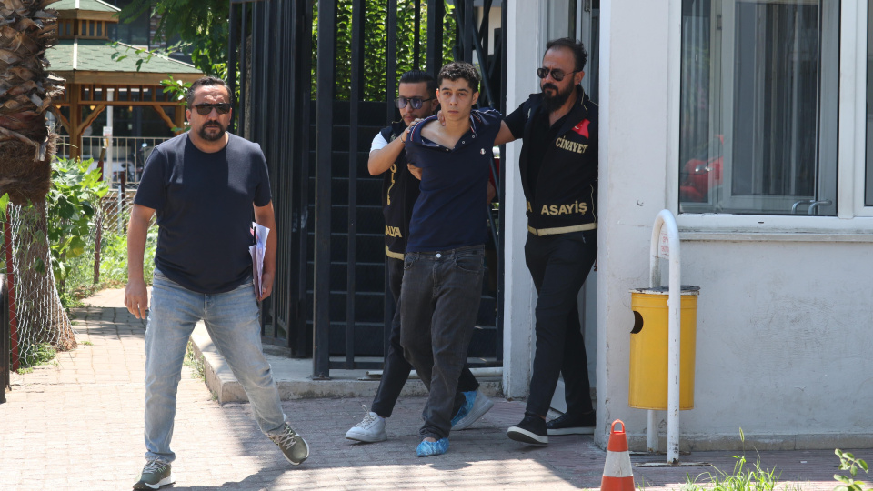'İçlerine şeytan girdi' deyip, iki ablasını boğmaya kalkıştı!
