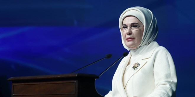 Emine Erdoğan, YKS'ye girecek öğrencilere başarılar diledi