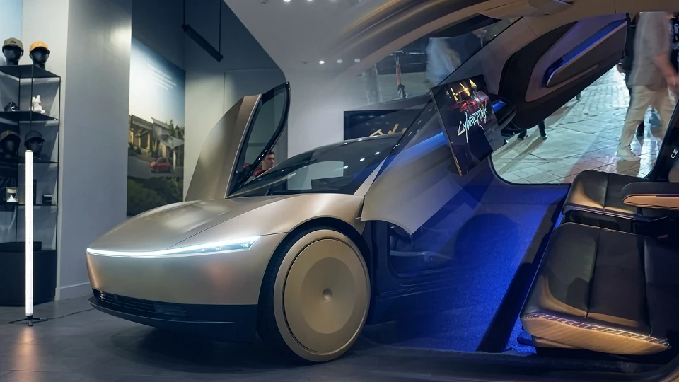 Direksiyon ve pedal tamamen kalktı! Tesla yeni aracını resmen yollara indirdi