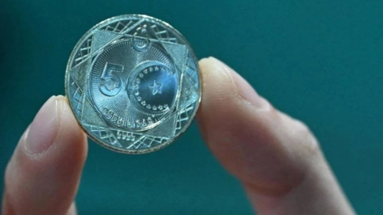 NATO Zirvesi anısına özel 5 lira basıldı