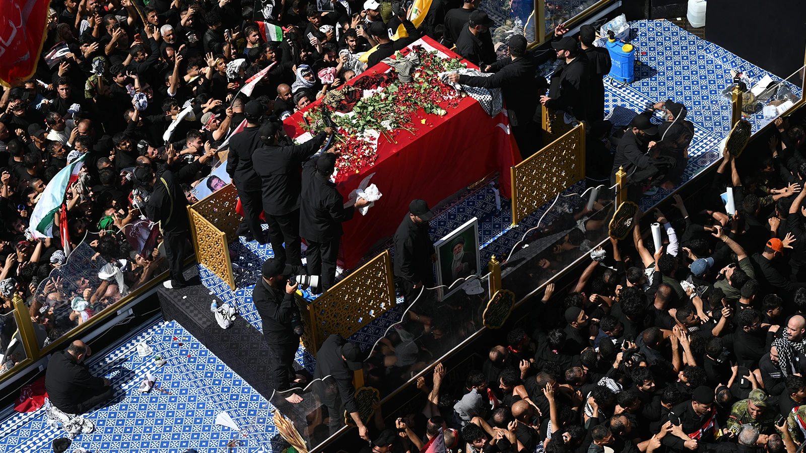 Ali Hamaney'in cenazesi Irak'ta! Binlerce kişi katıldı