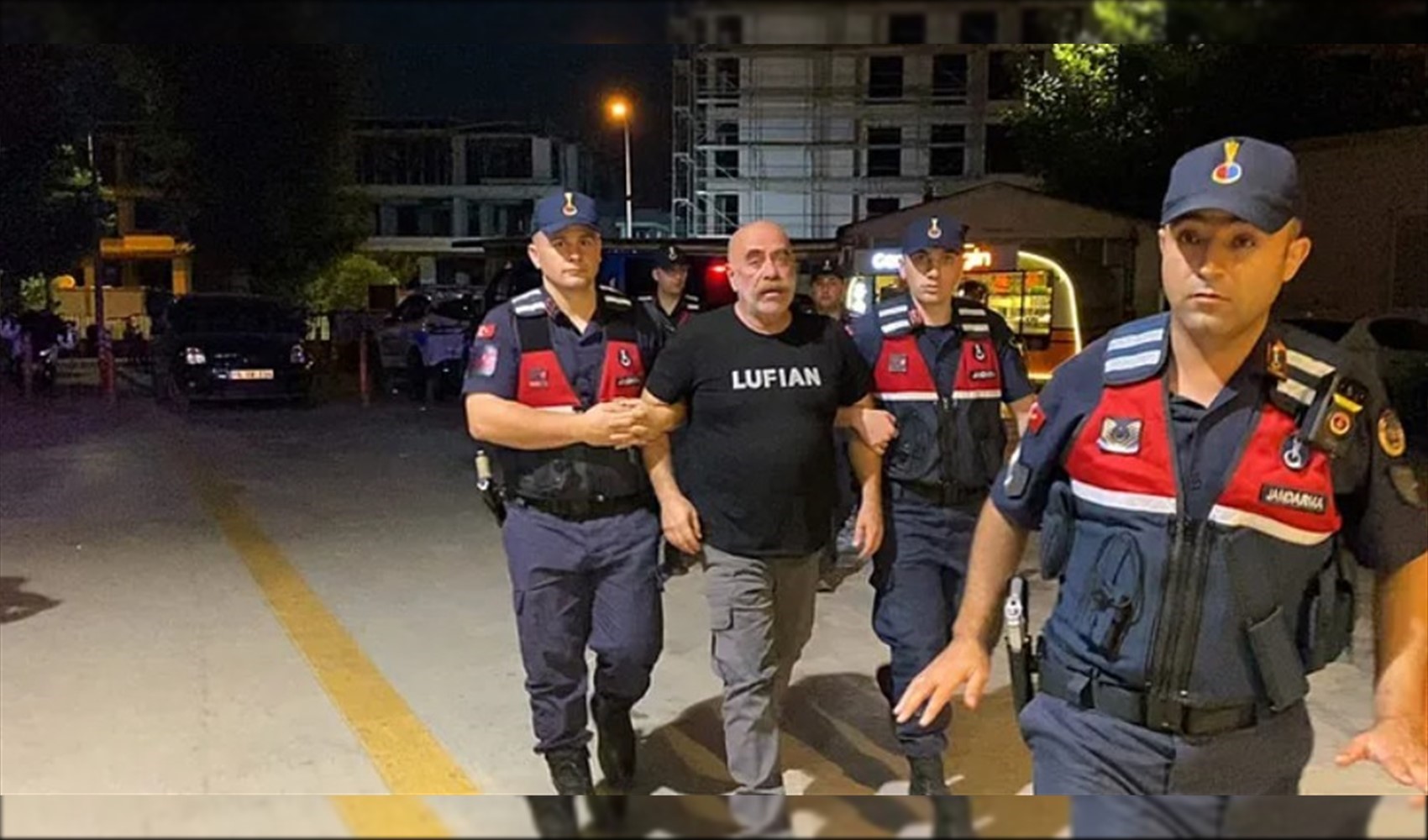 Ezel Akay’ın evine uyuşturucu operasyonu... Evinden yeni görüntüler ortaya çıktı