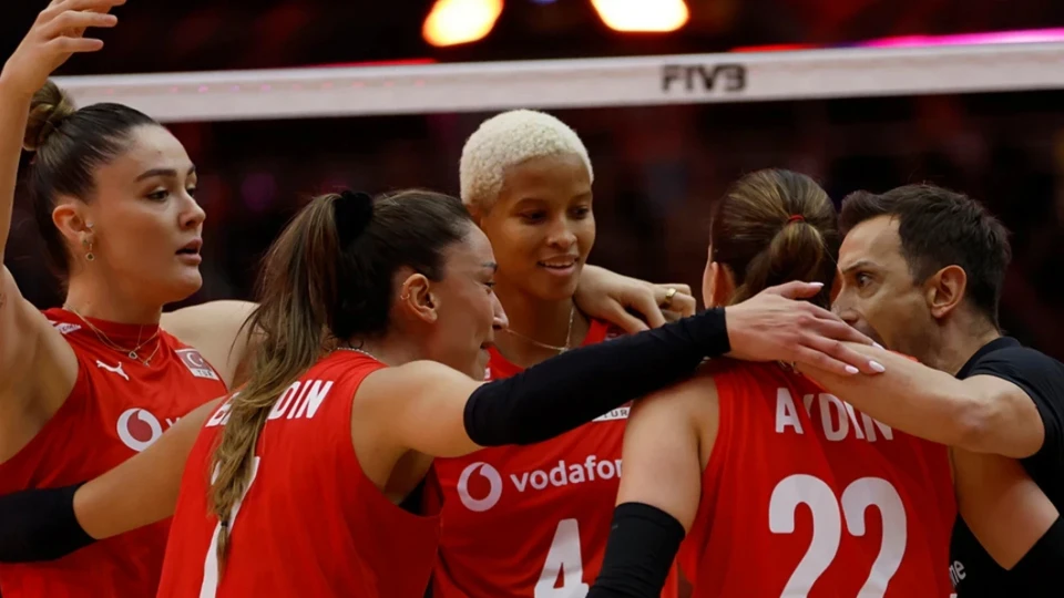 türkiye abd voleybol maçı kaç kaç bitti? Filenin Sultanları rakibi ABD'ye mağlup oldu | Voleybol haberleri