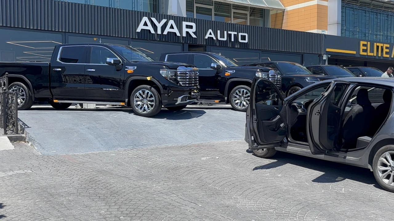 Lüks araçlar kurşunlandı