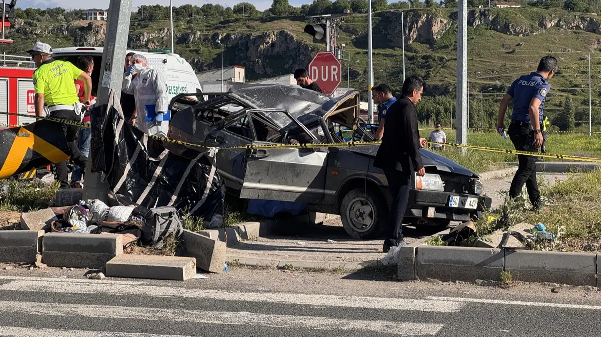 Kayseri'de feci kaza: İki otomobilde 3 ölü