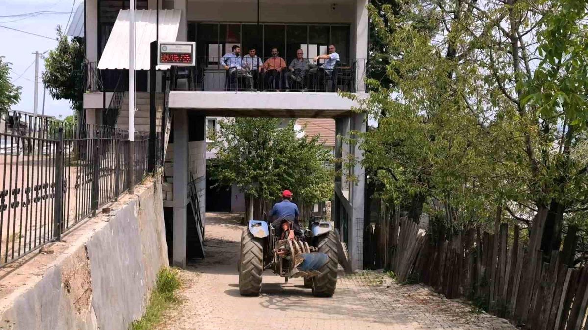 Türkiye'de sadece 2 tane var: İnegöl'de mahalle konağı görenleri hayrete düşürüyor