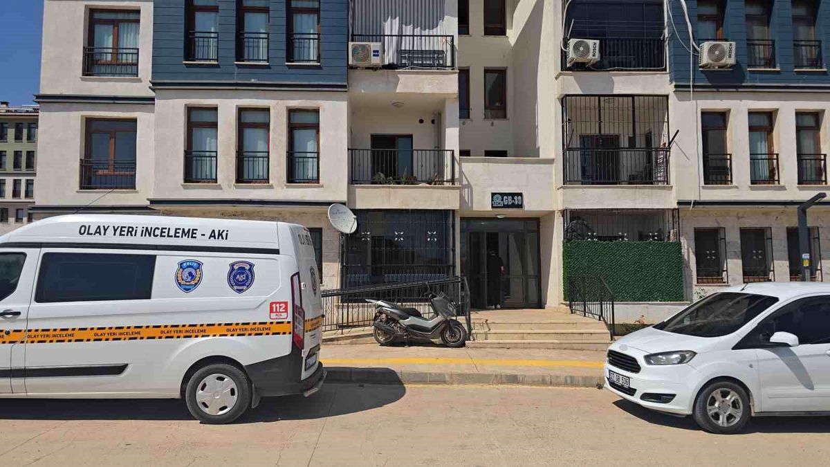 Evinde silahla vurulmuş halde bulunan kadın kurtarılamadı