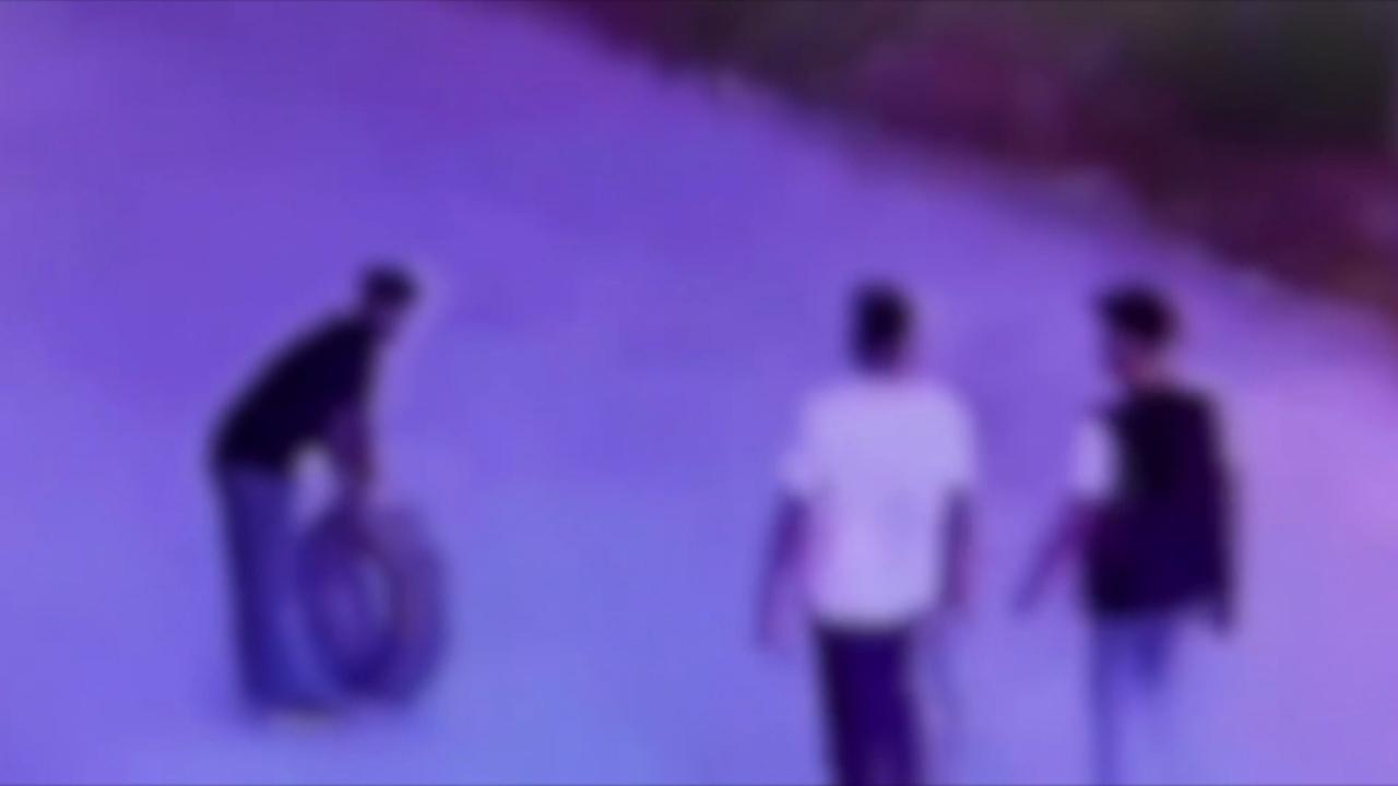 Lastikleri patlayınca başkasının yedek lastiğini çaldılar