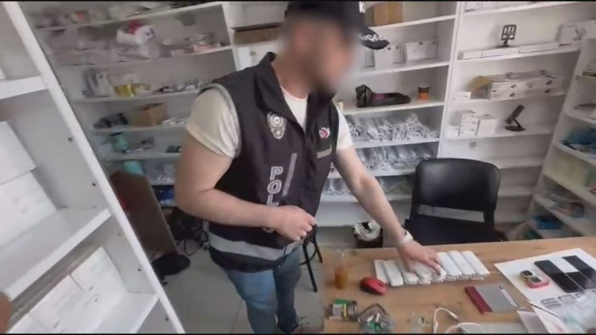 İstanbul ve Antalya'da kaçakçılık operasyonunda 9 şüpheli gözaltına alındı; binlerce cep telefonu ele geçirildi