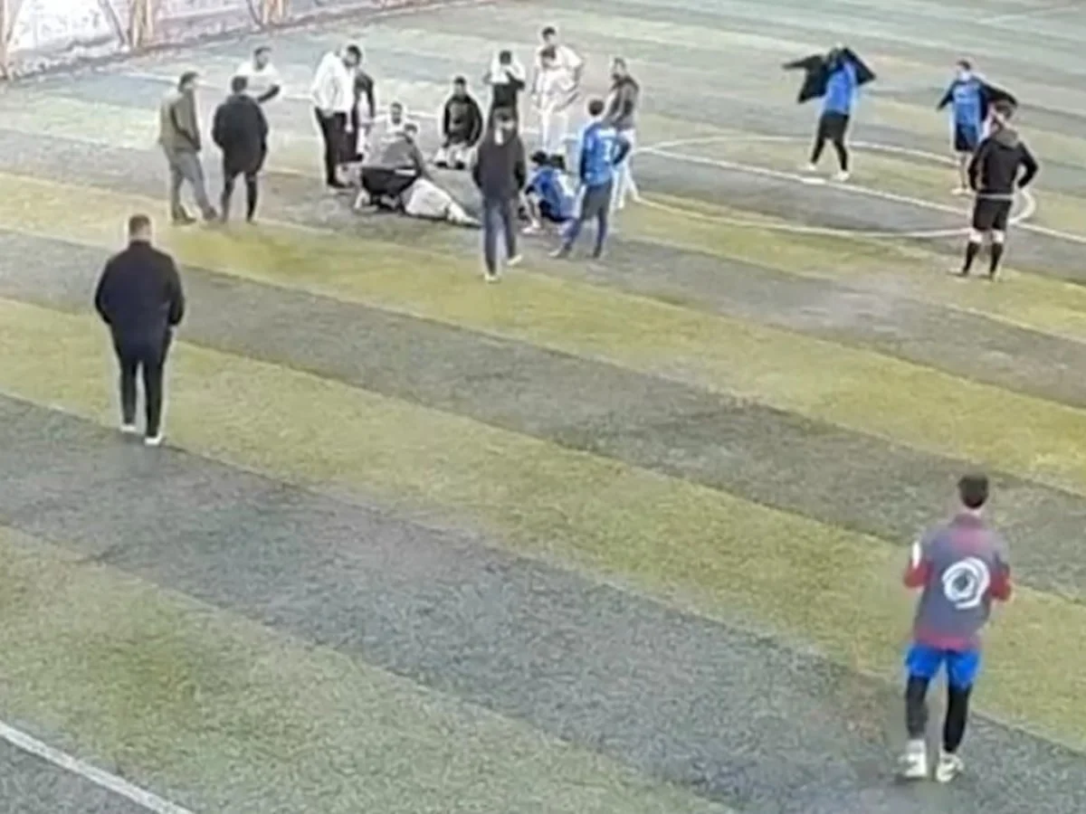 Malatya'da halı sahada korku dolu anlar: Dili boğazına kaçtı