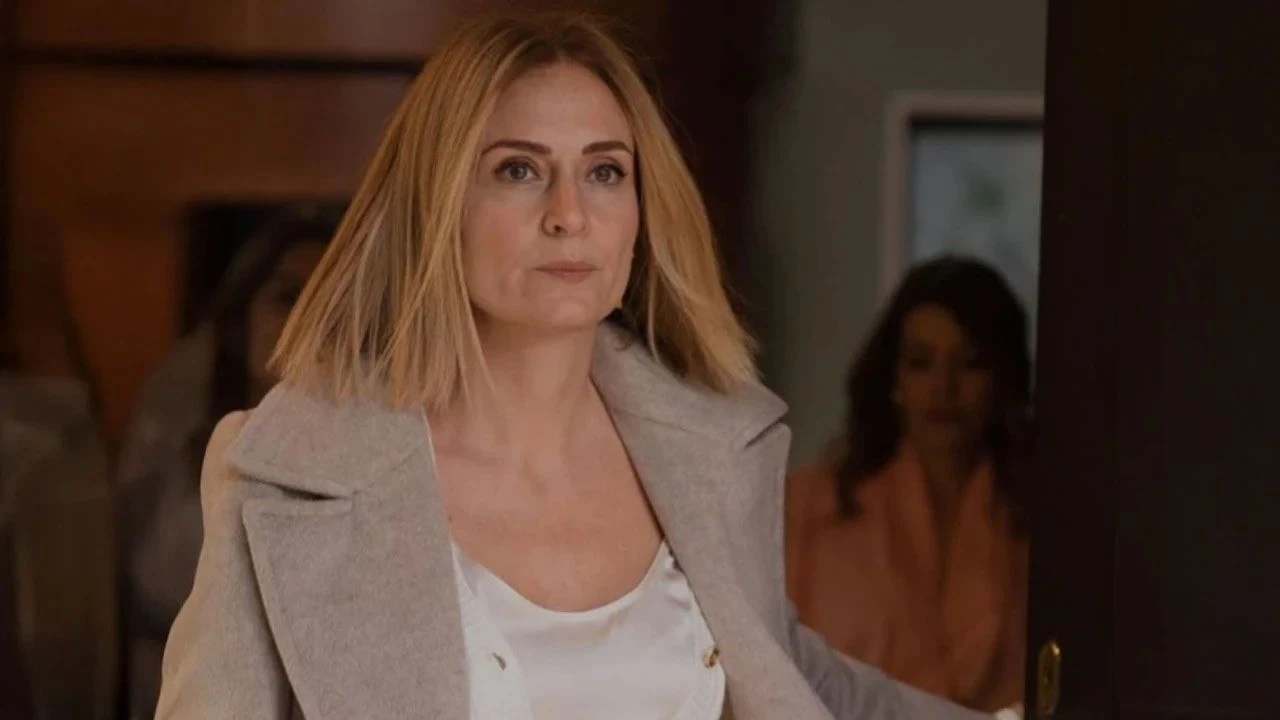 49 yaşındaki Ceyda Düvenci’den beyaz bikinili paylaşım! Fit hali gündem oldu