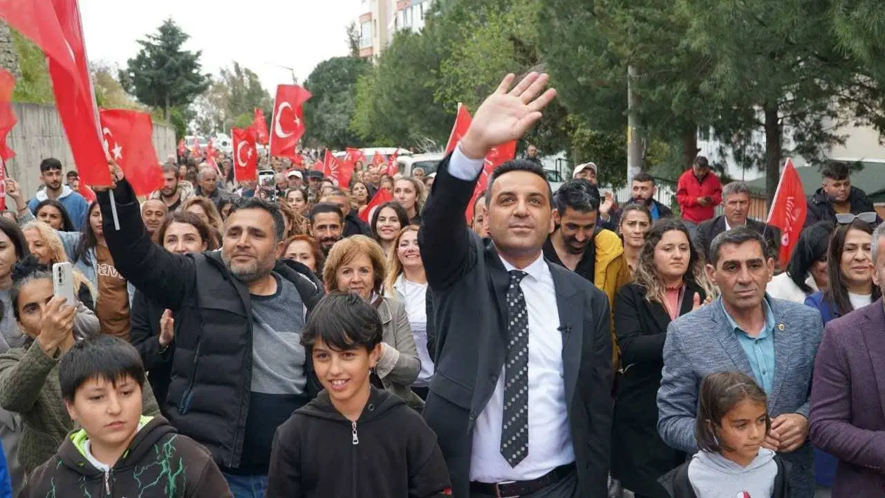 CHP'li Çiğli Belediye Başkanı Yıldız CHP'de kalacağını açıklayarak kurultay çağrısı yaptı