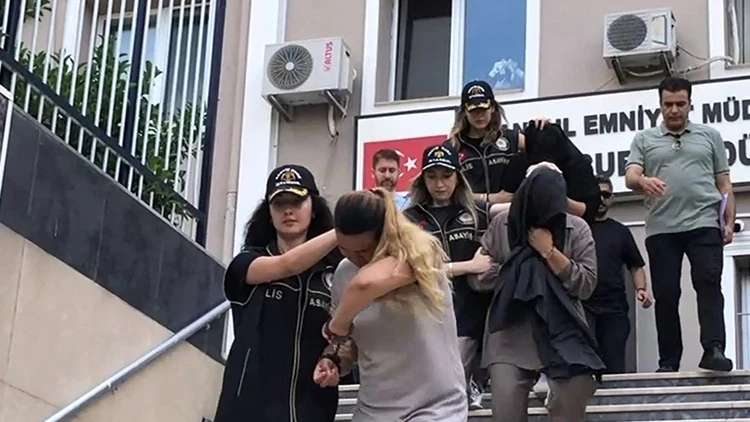 İstanbul'da ev hırsızlığı şüphelisi 3 kadın yakalandı: Birinin 238 suç kaydı çıktı