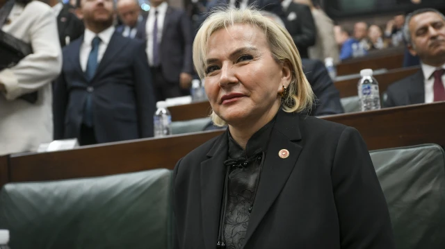 AK Parti’ye katılan Nimet Özdemir ilk açıklamasında 'sokak hayvanlarının refahı' dedi
