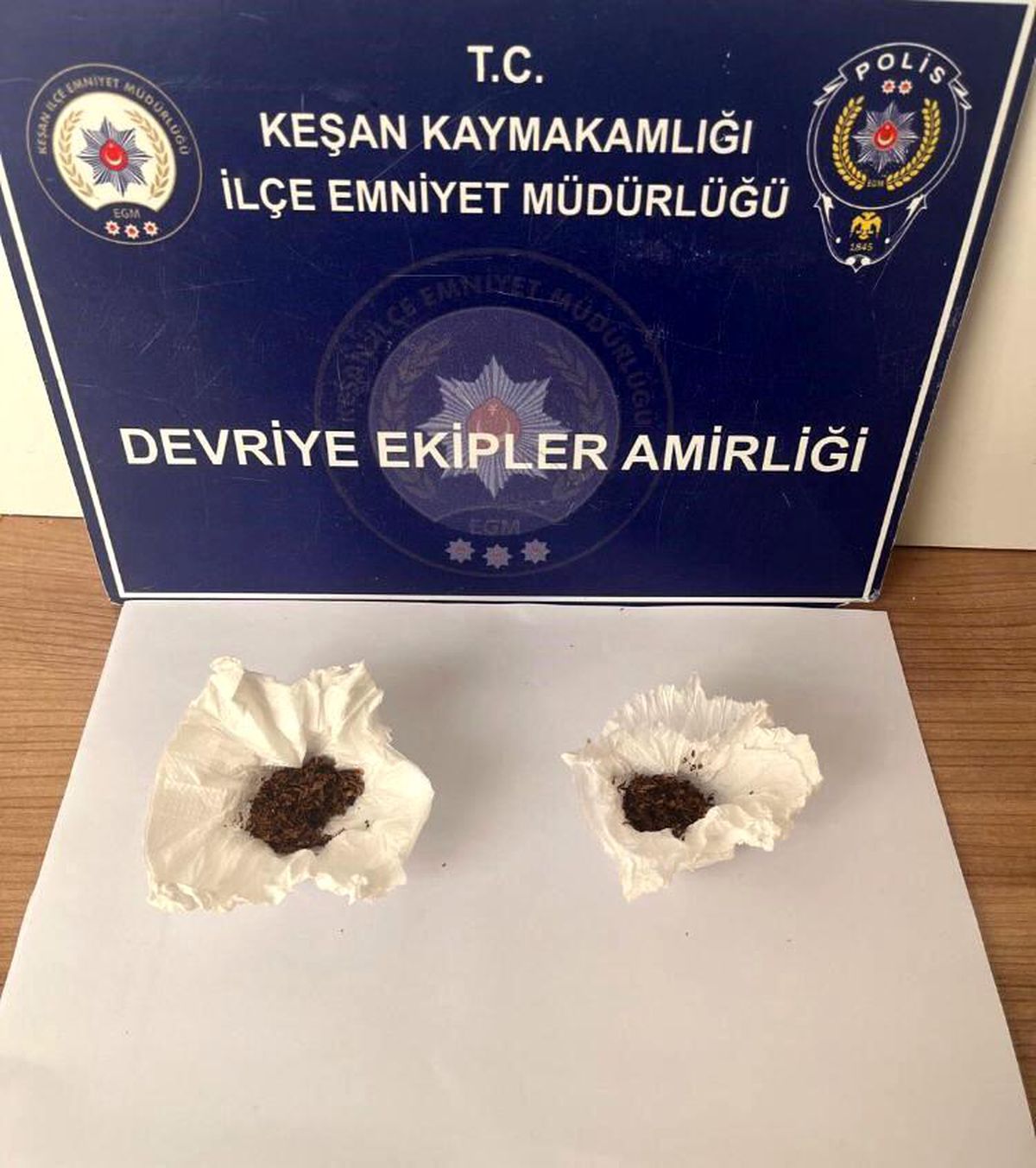 Keşan'da polisin durdurduğu 5 şüpheliden uyuşturucu madde ele geçirildi