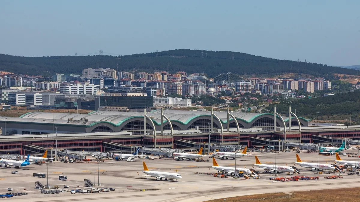 Sabiha Gökçen Havalimanı'nda tüm zamanların yolcu rekoru kırıldı: 165 bin 473 kişiye hizmet verildi 889...
