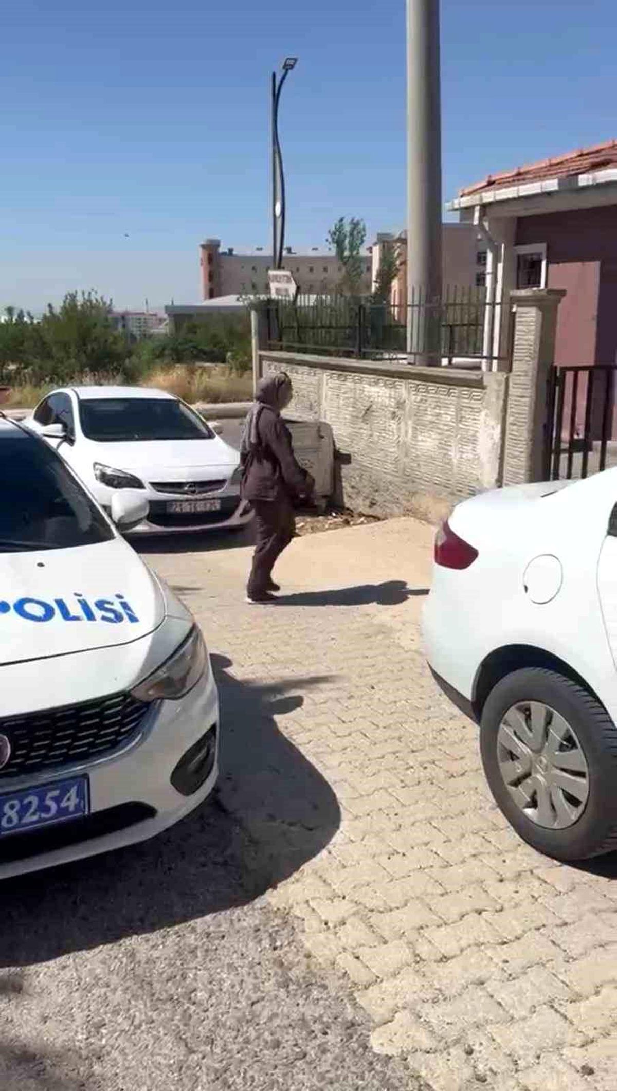 Diyarbakır'da yanlış okula giden öğrenci, 1 dakika kala sınava yetiştirildi