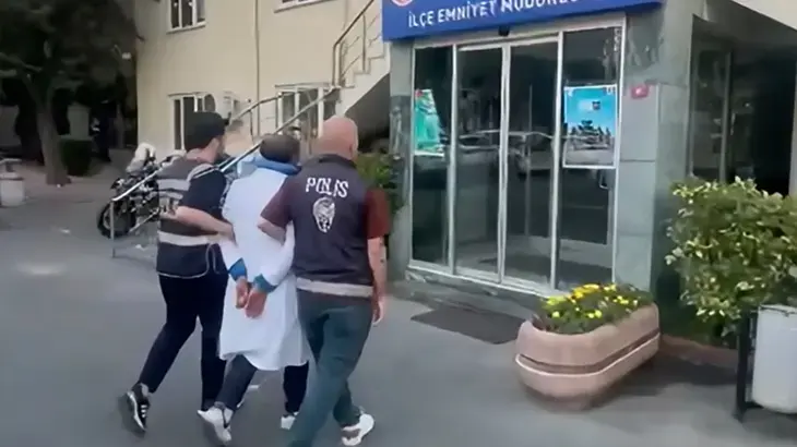 Kağıthane'deki görüntüler büyük tepki çekmişti! Türk bayrağını sökerek yere atan şüpheli tutuklandı