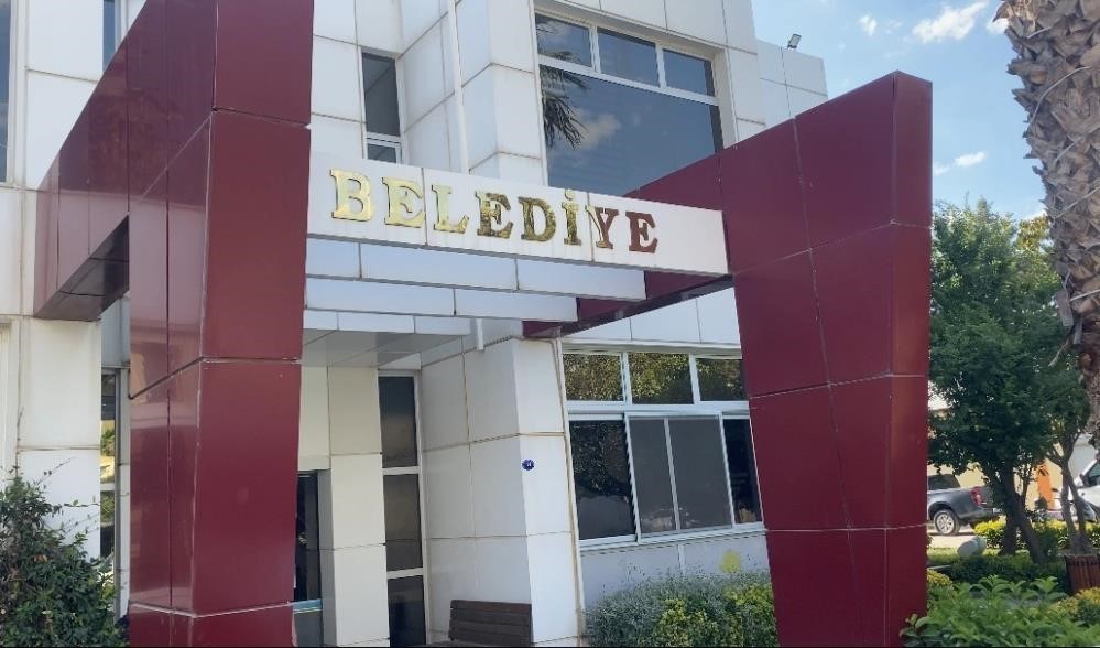 Seferihisar Belediyesi'ne operasyon. Başkan Yardımcısı dahil 5 tutuklama