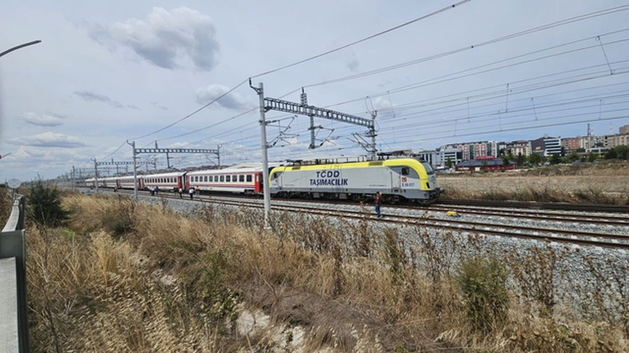 Çerkezköy’de yolcu treni raydan çıktı