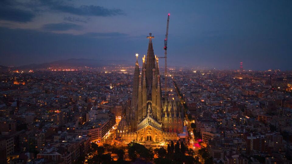 120 bin kişi katıldı: Papa Leo, Sagrada Familia'nın yeni kulesini açtı