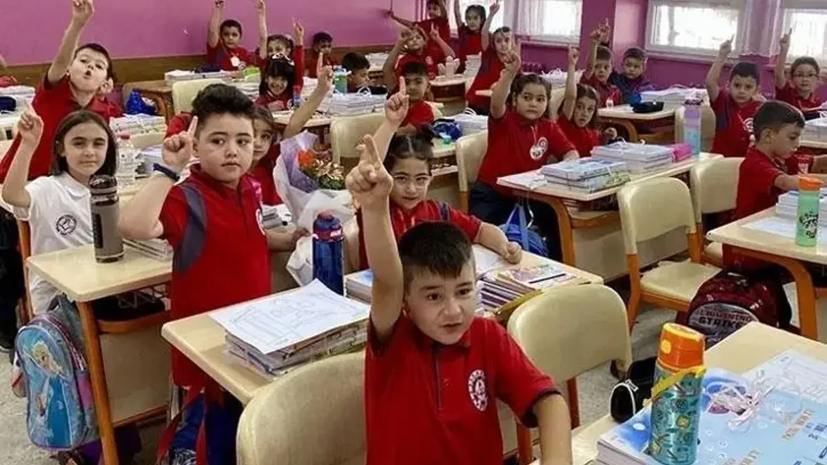 MEB 2026 ÜCRETLİ ÖĞRETMENLİK BAŞVURULARI BAŞLIYOR MU? Ücretli öğretmenlik başvurusu nasıl yapılır, şartları neler? E-Devlet ekranı