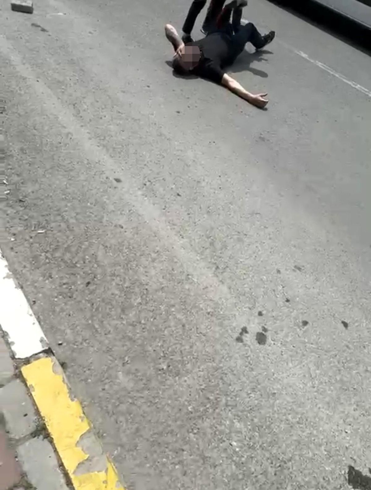 Kocaeli'de adliye önünde silahlı saldırıya uğrayan kişi yaralandı