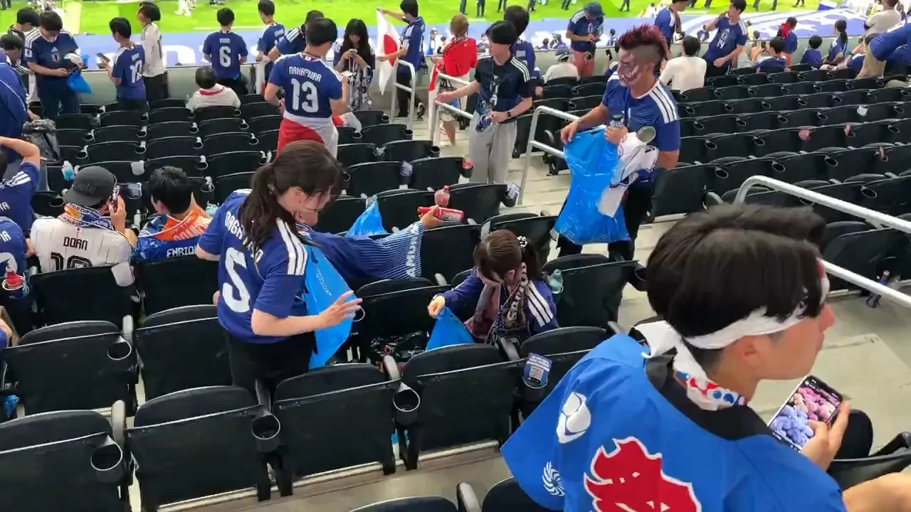 Japon taraftarların maçtan sonra yaptığı hareket dünya gündeminde!