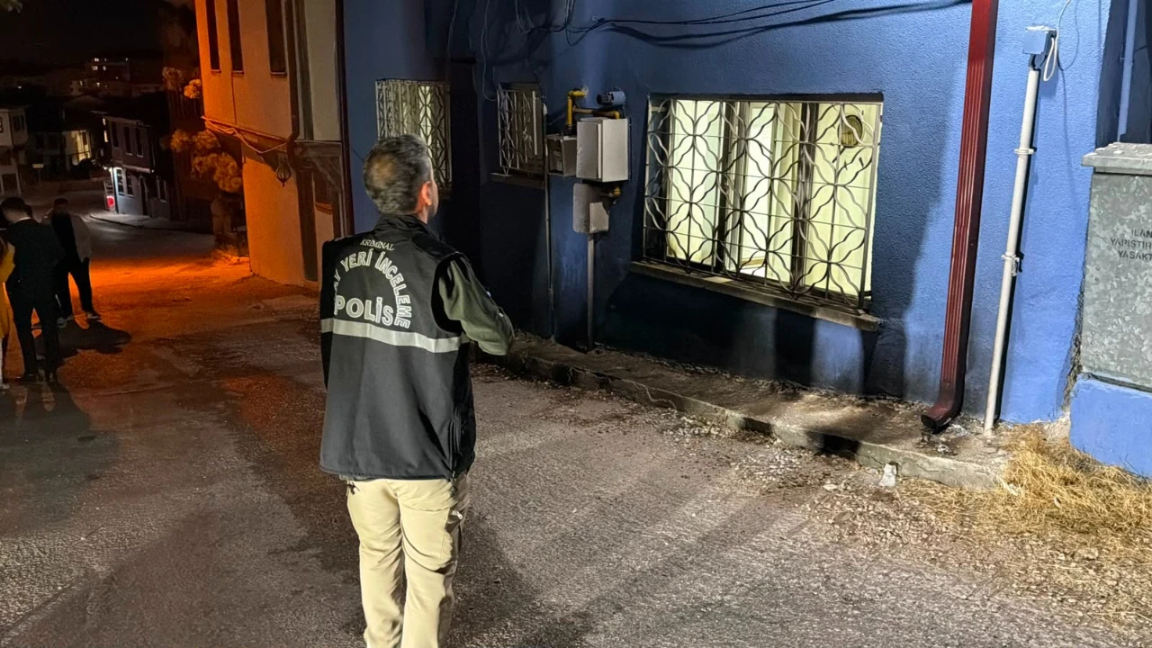 Eskişehir'de kundaklama girişimi! Evin önünü ateşe verdi