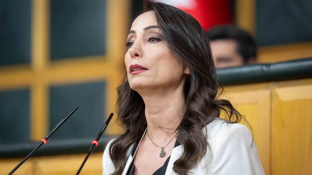 Tülay Hatimoğulları'ndan kürsüde 'nafaka' tepkisi: 'Kadınların ekonomik güvencelerinden biri hedef alındı'