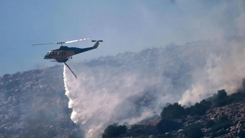 Yunanistan'da yangın söndürme helikopteri düştü