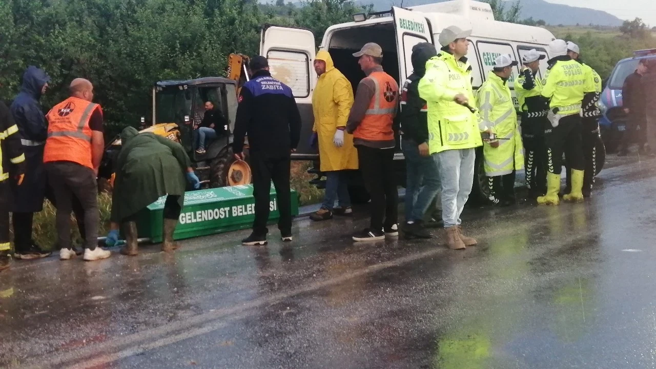 Isparta’da tur minibüsü şarampole yuvarlandı: 5 ölü, 26 yaralı