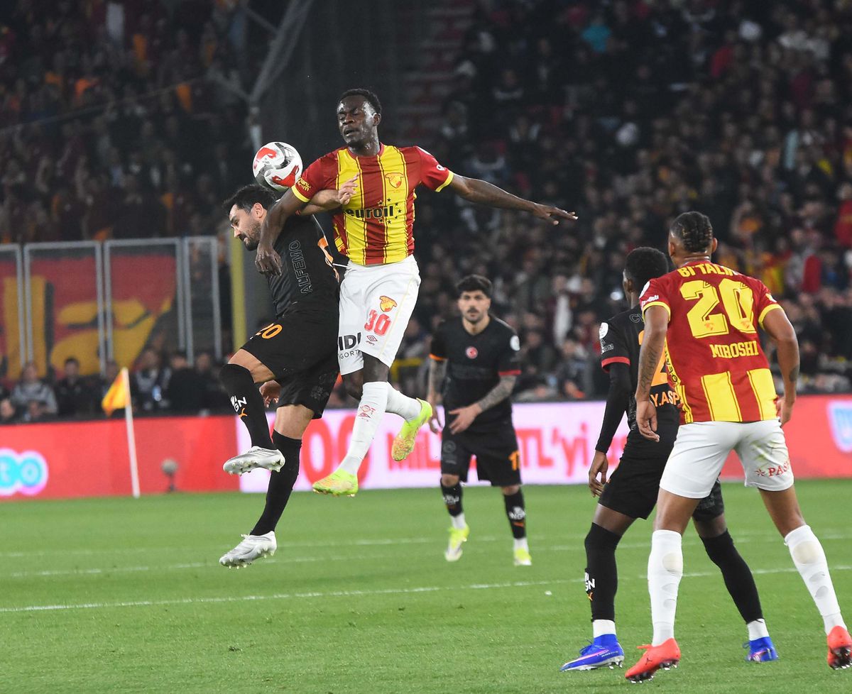 Göztepe'de Stoilov, satılık yıldızlara kampta şans vermedi